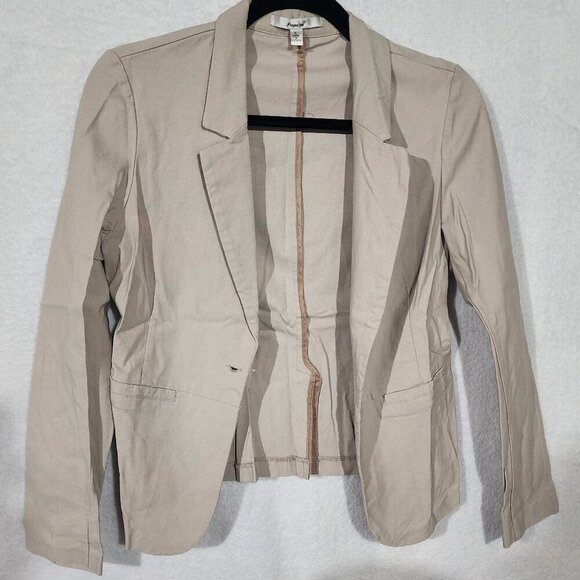 Papaya Jackets & Blazers - NWOT Papaya Open Front Stetchy Fitted Blazer Size Lg Juniors Beige Button Career
